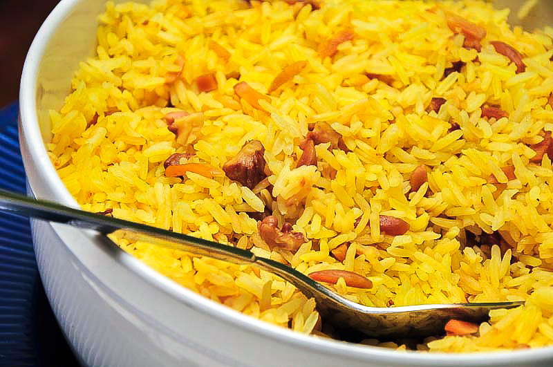 ARROZ DE AÇAFRÃO COM AMÊNDOAS E NOZES