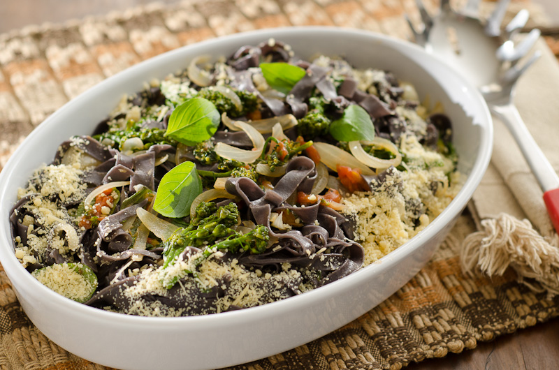 TAGLIATELLE DE AZEITONAS PRETAS COM LEGUMES