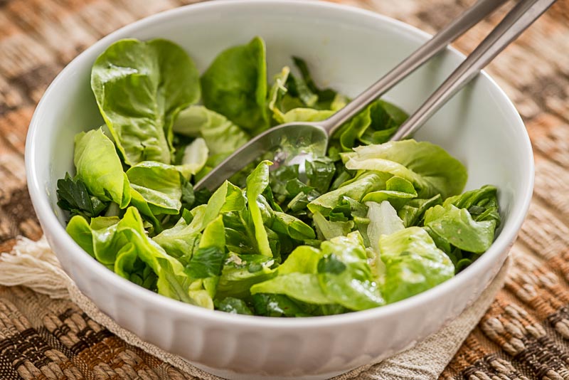 SALADA DE FOLHAS COM MOLHO DE MELAÇO